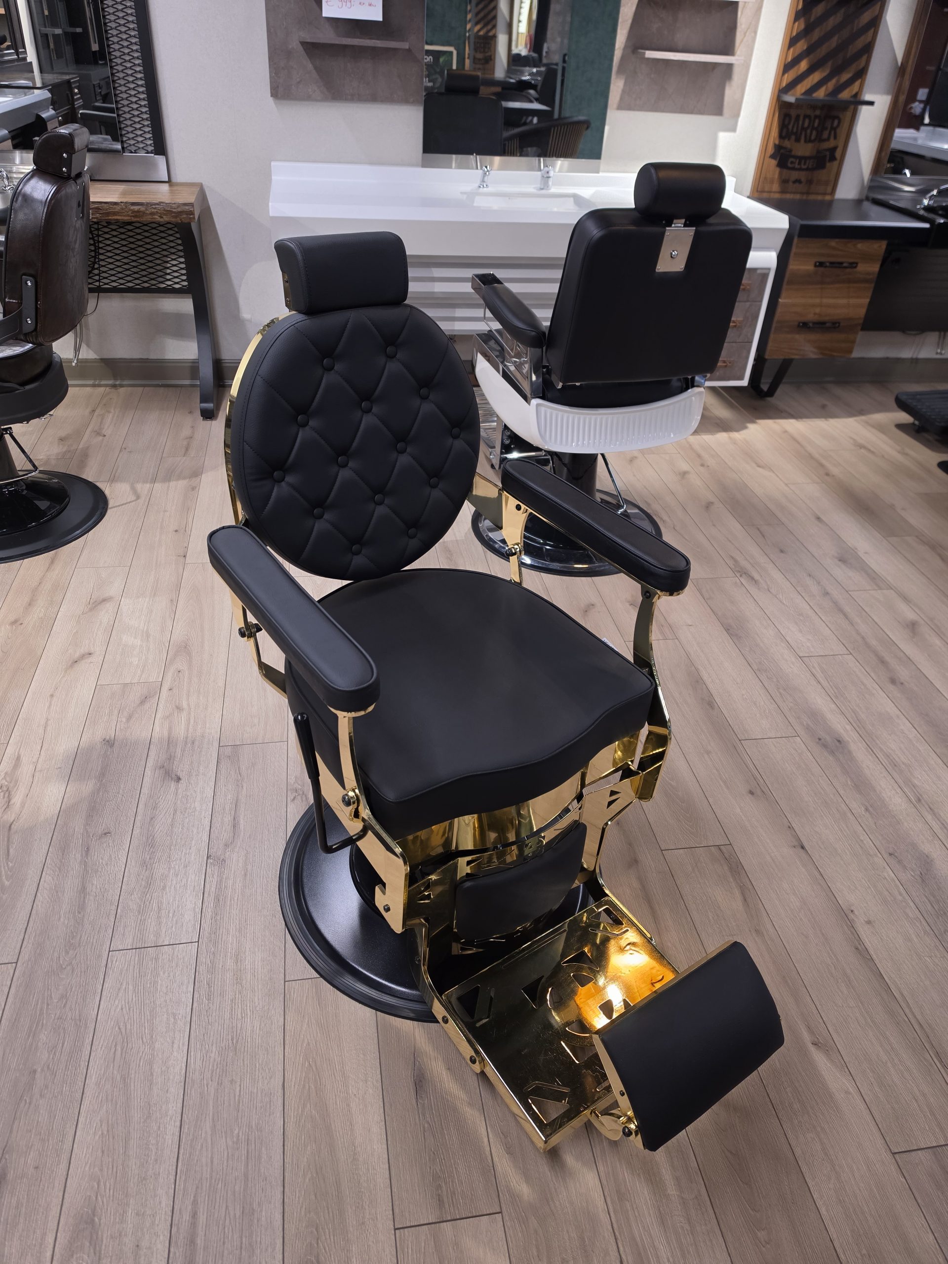 Herenstoel / Barbierstoel Roberto Gold Showroommodel