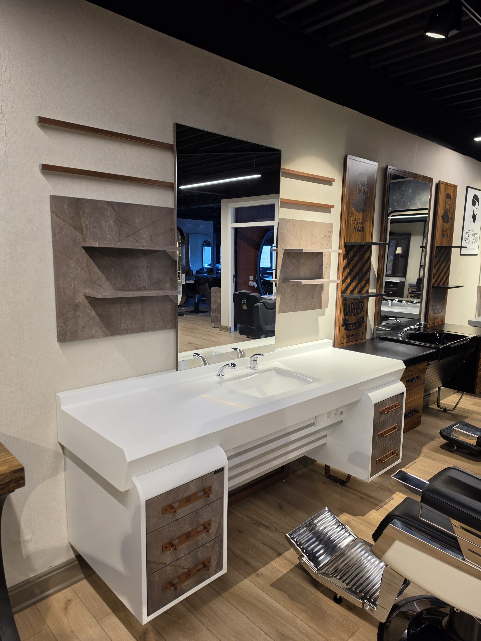 Barbier Unit Zeus RX Man Showroommodel