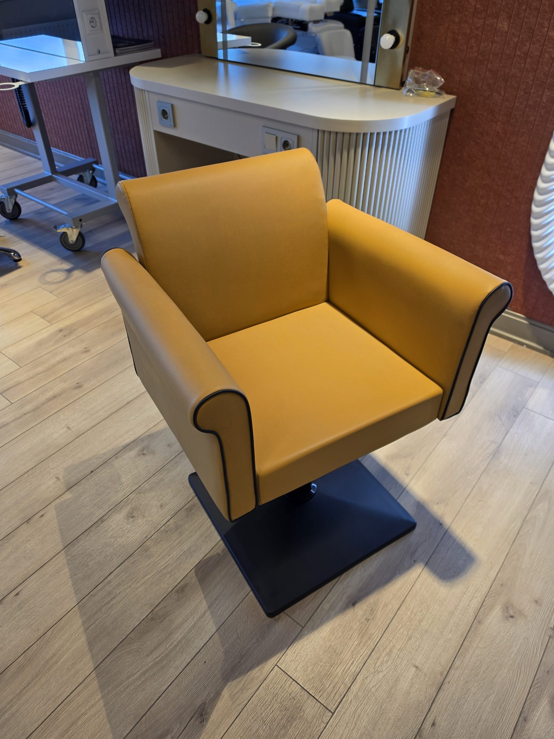 Kappersstoel Avanti Showroommodel