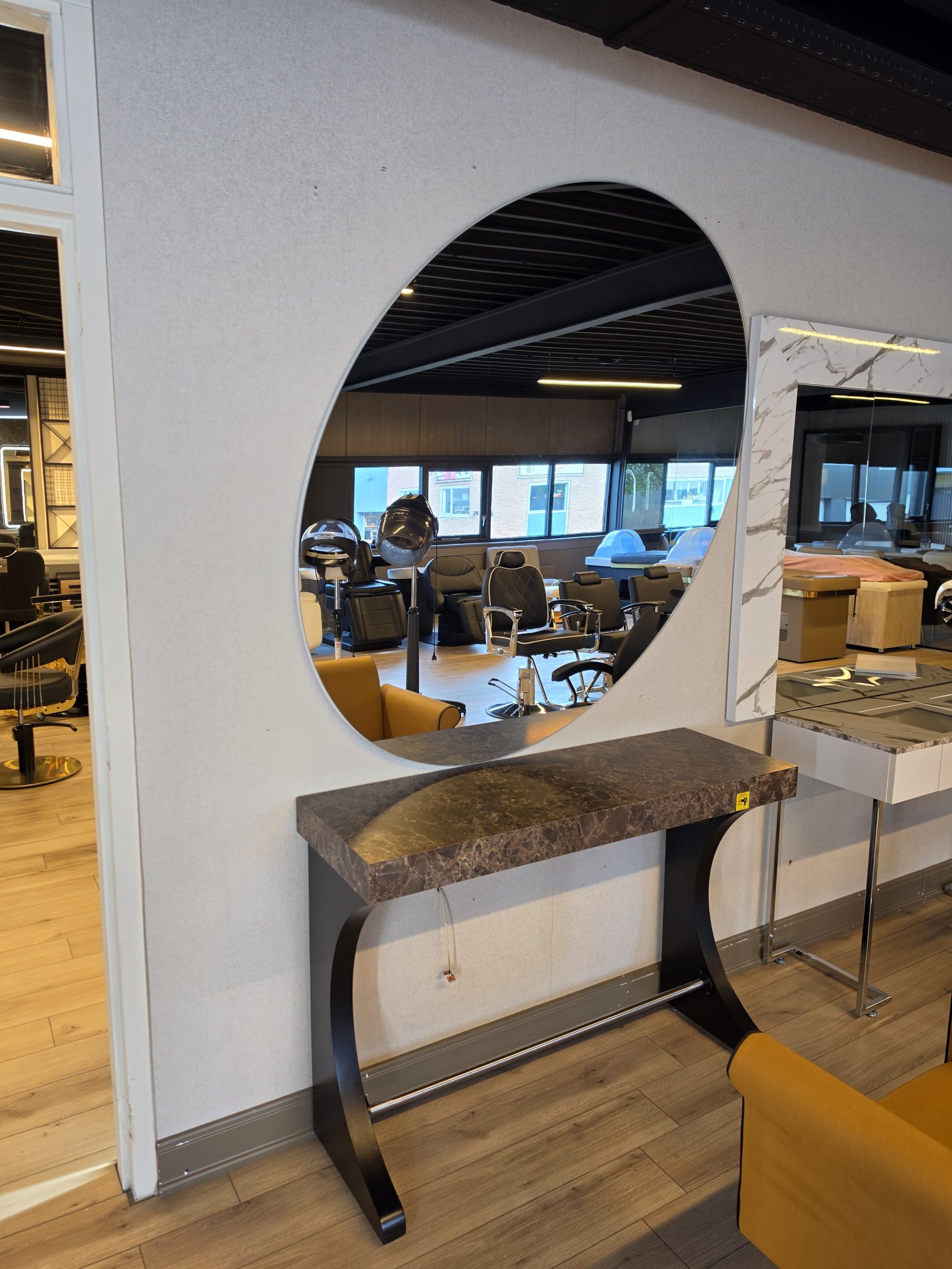 Kaptafel Ovaal Travertin Showroommodel